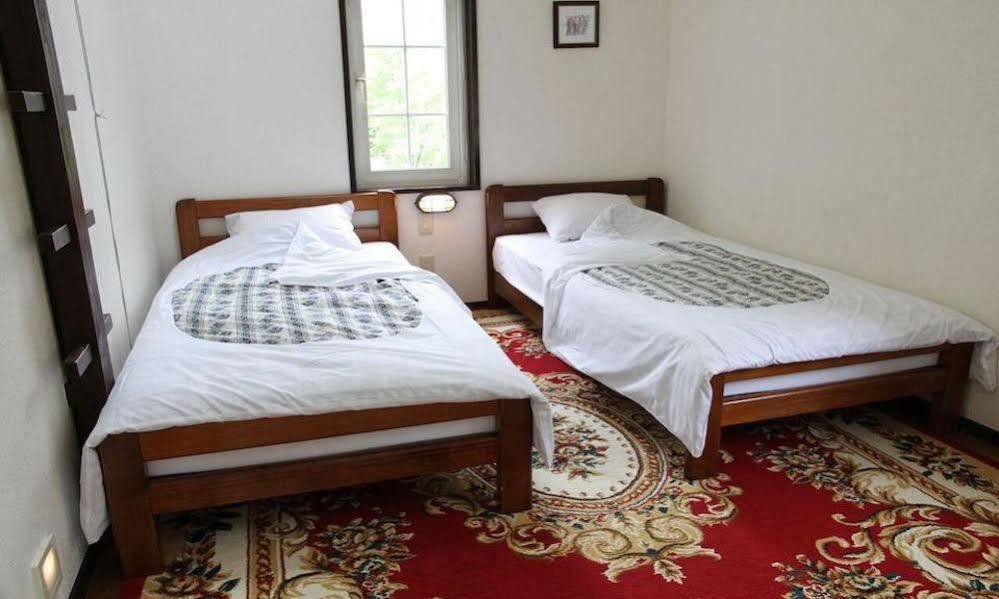 Ōmagari Moorea Lodge Niseko מראה חיצוני תמונה